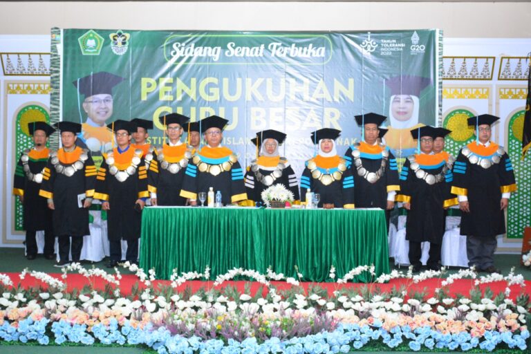 Membanggakan, Direktur Pascasarjana di Kukuhkan sebagai Guru Besar