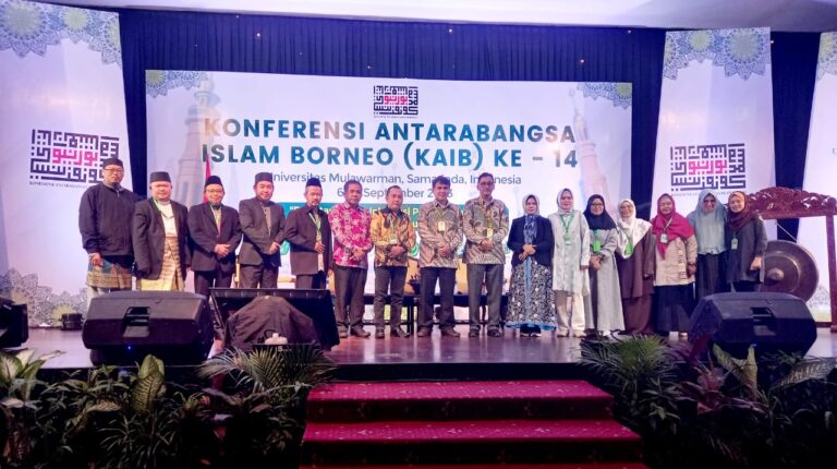 Dosen Pascasarjana IAIN Pontianak Jadi Pembicara Konferensi Internasional di Samarinda: Perkaya Pemahaman tentang Pendidikan Islam di Borneo