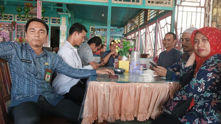 Dua Dosen Magister Ekonomi Syariah Pascasarjana IAIN Pontianak, Lakukan Coaching Clinic Penelitian bagi Para Ustadz/Ustdzah di Ngabang, Kabupaten Landak