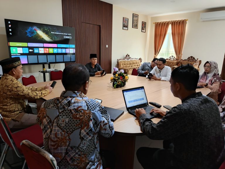 Prodi MES Gelar Bedah Borang, Pascasarjana IAIN Pontianak Mantapkan Persiapan Asesmen Lapangan