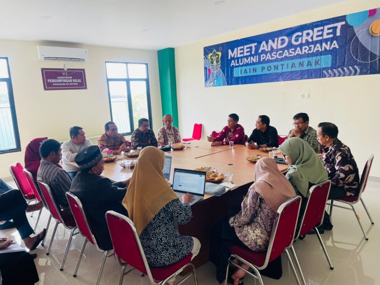 Pisah Sambut Pimpinan Pascasarjana IAIN Pontianak, Direktur Sambut Hangat Kaprodi dan Sekprodi Baru