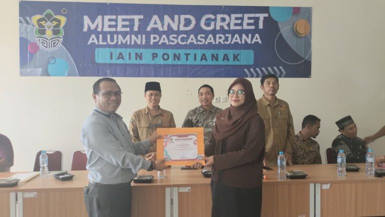 Angkat Isu Gaya Hidup Flexing, Dewi Prilijayanti Raih Tesis Terbaik Pascasarjana IAIN Pontianak 2025