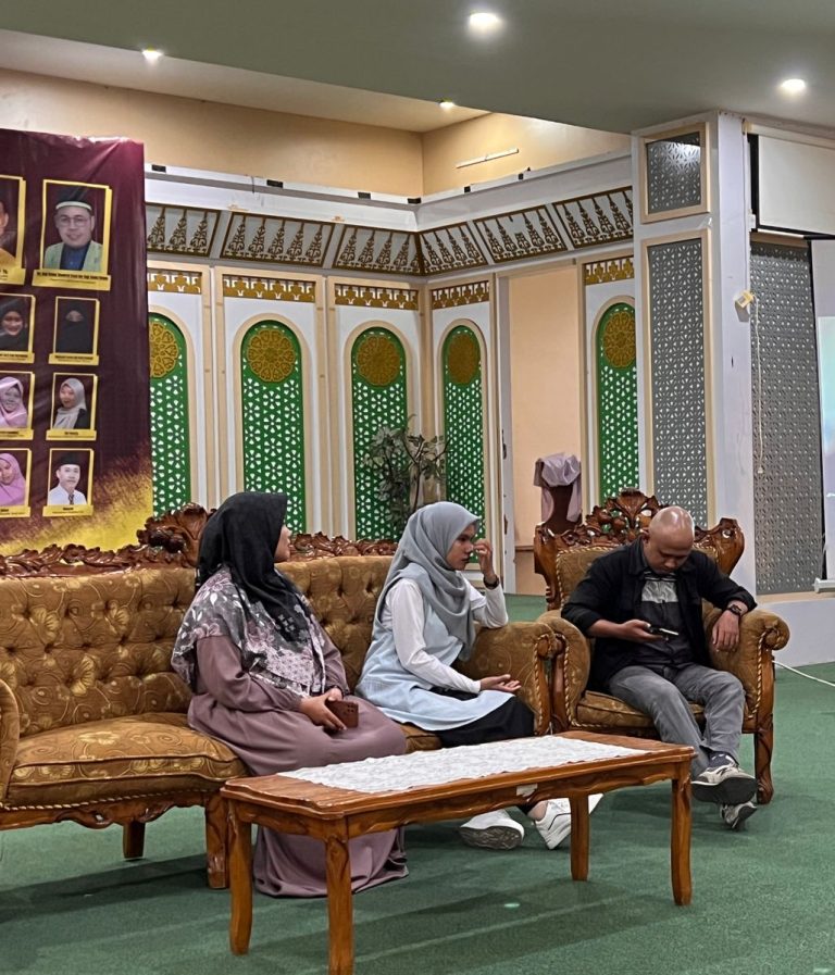 Mahasiswa Magister PBA Angkat Sejarah dan Peran Al-Makhtuthat di Kalimantan Barat dalam Seminar Internasional