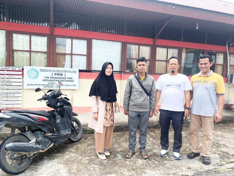 Pengabdian Kepada Masyarakat di Kawasan Perbatasan: Inisiatif Kaprodi MPBA dan Dosen Pascasarjana IAIN Pontianak di Kecamatan Entikong, Kabupaten Sanggau